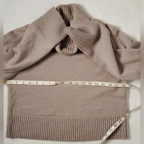 Babaton Aritzia Titus Cropped 100 Merino Wool Turtleneck Sweater  Sz XS/S… - Picture 7 of 10